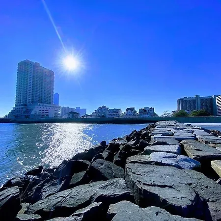 3 Bedroom Atlantic City House Steps From Boardwalk, Beach, Shopping , Nightlife. Exterior photo