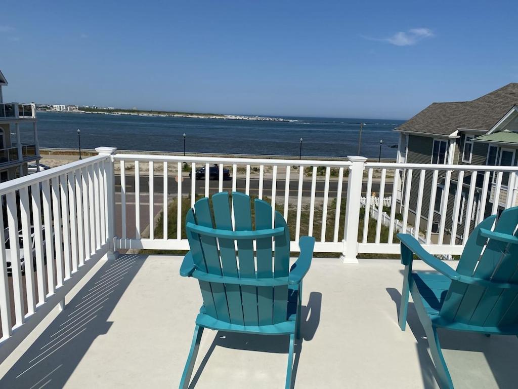 3 Bedroom Atlantic House Steps From Boardwalk, Beach, Shopping , Nightlife. *
