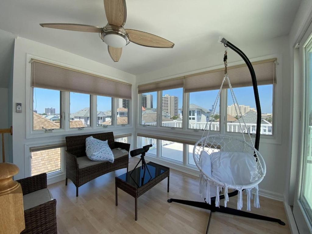 3 Bedroom Atlantic House Steps From Boardwalk, Beach, Shopping , Nightlife. Atlantic City