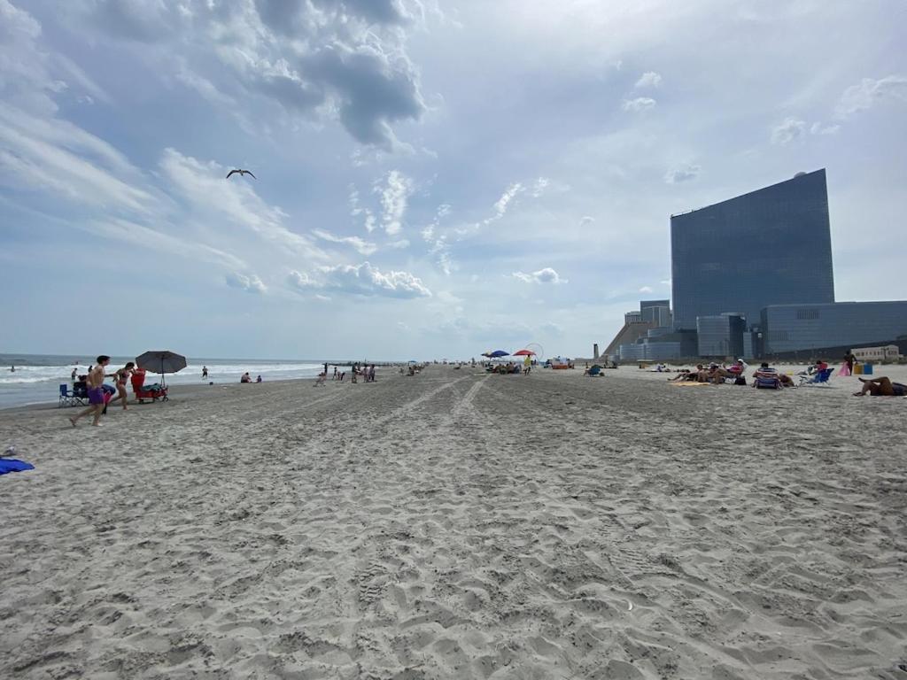3 Bedroom Atlantic House Steps From Boardwalk, Beach, Shopping , Nightlife. * Atlantic City