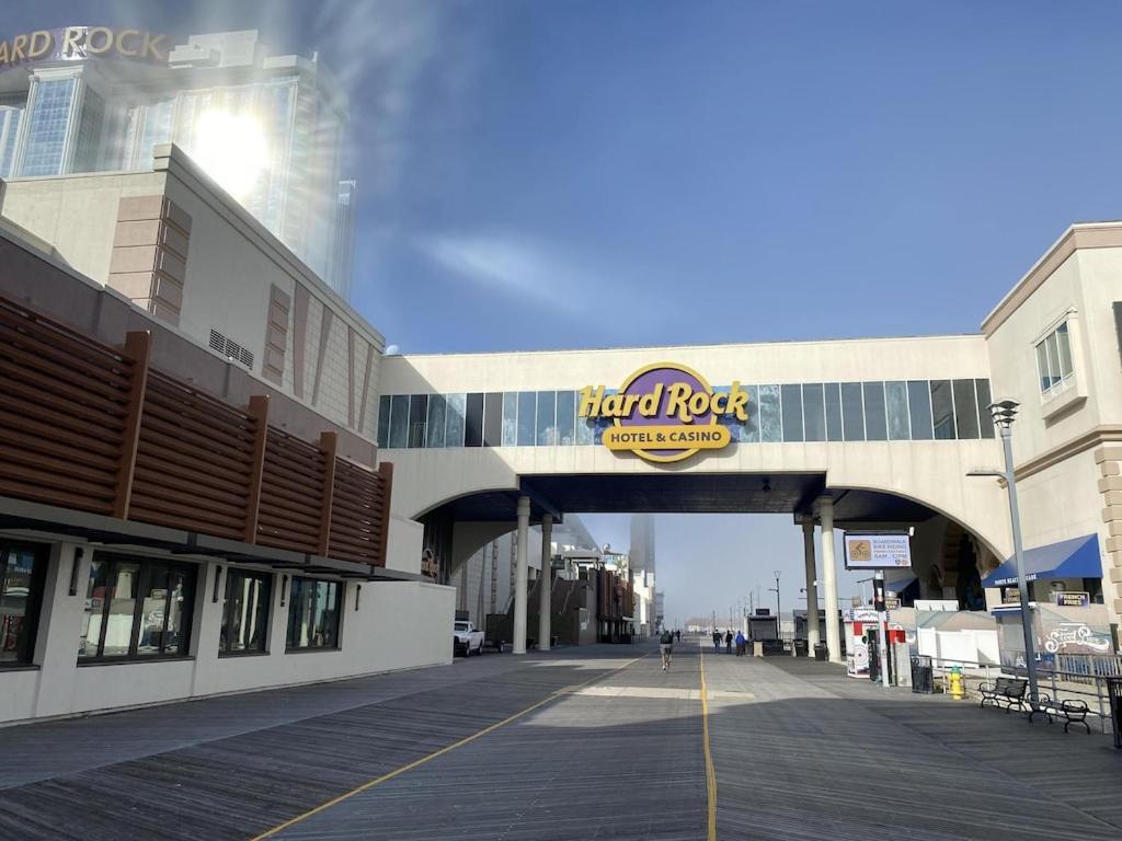 Сasa de vacaciones 3 Bedroom Atlantic House Steps From Boardwalk, Beach, Shopping , Nightlife. Atlantic City