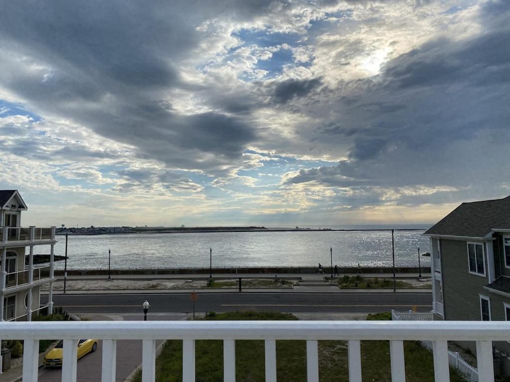 Сasa de vacaciones 3 Bedroom Atlantic House Steps From Boardwalk, Beach, Shopping , Nightlife. Atlantic City