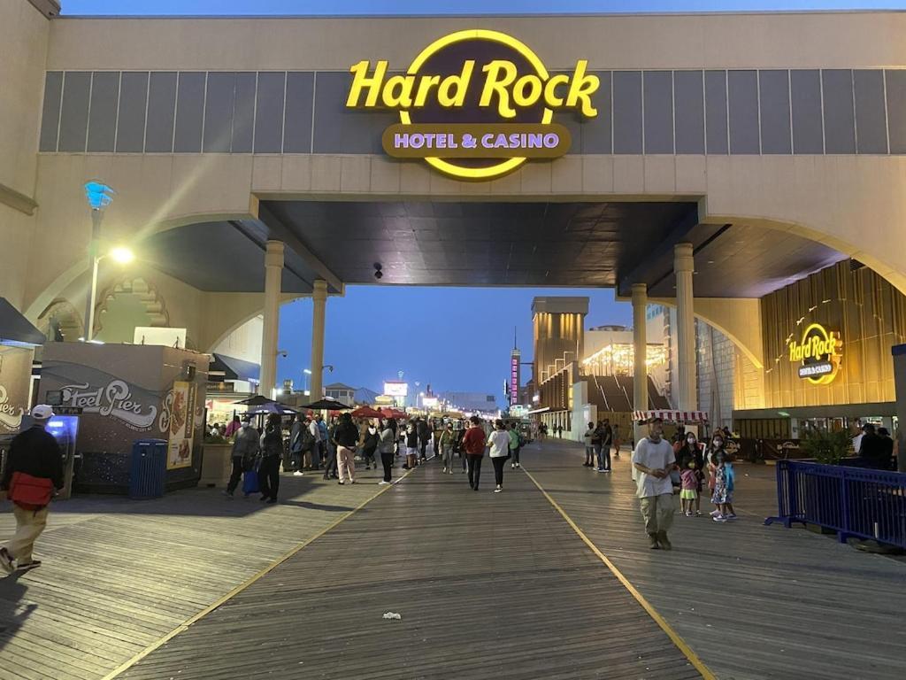 3 Bedroom Atlantic House Steps From Boardwalk, Beach, Shopping , Nightlife. Сasa de vacaciones Atlantic City