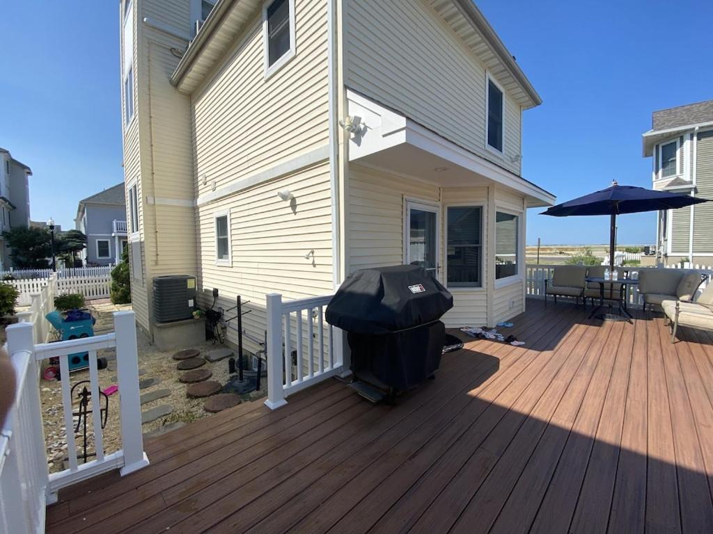 3 Bedroom Atlantic House Steps From Boardwalk, Beach, Shopping , Nightlife. Atlantic City