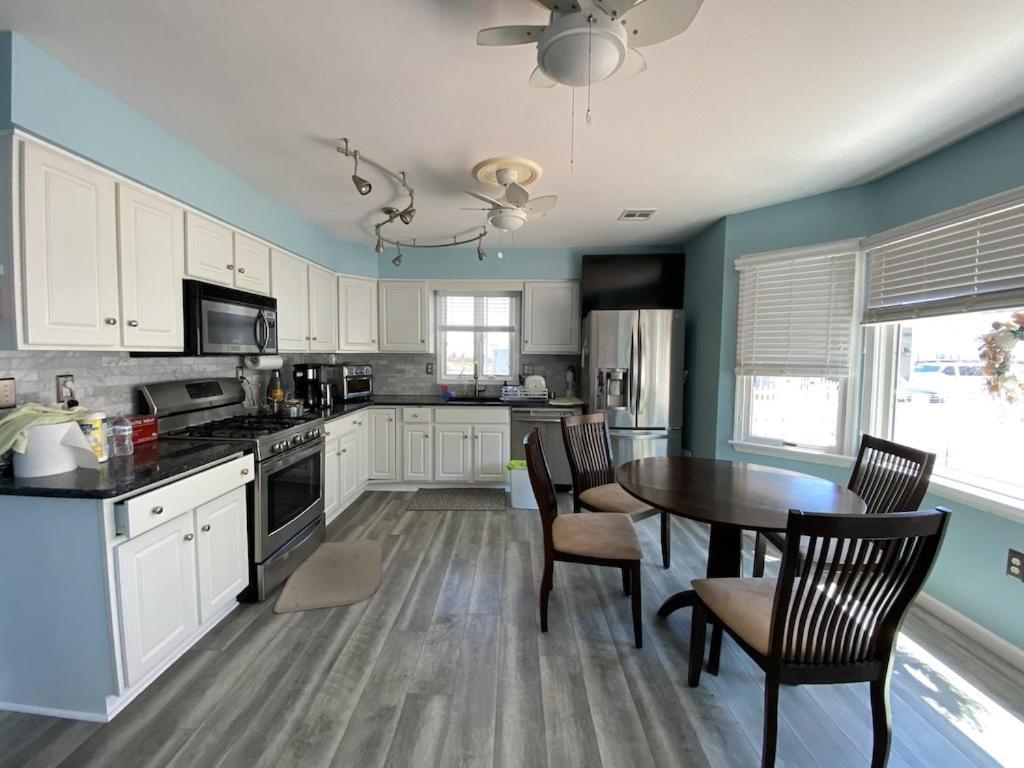 Holiday home 3 Bedroom Atlantic House Steps From Boardwalk, Beach, Shopping , Nightlife.