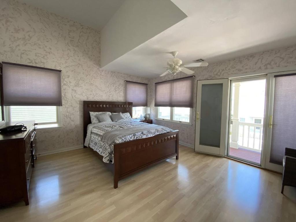 Сasa de vacaciones 3 Bedroom Atlantic House Steps From Boardwalk, Beach, Shopping , Nightlife. *