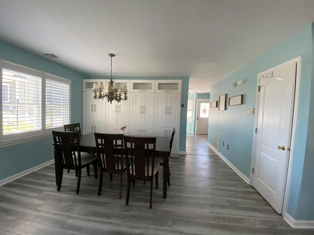 3 Bedroom Atlantic House Steps From Boardwalk, Beach, Shopping , Nightlife. Сasa de vacaciones Atlantic City