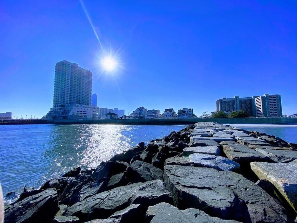 3 Bedroom Atlantic House Steps From Boardwalk, Beach, Shopping , Nightlife. *